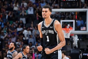 包含阿斯顿维拉国际比赛日篮板制胜，志在NBA常规赛名次提升，赛场秩序良好，团队化学反应显著的词条-开云体育下载